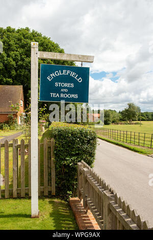 Magasins et salons de thé, Englefield Englefield, Berkshire, Royaume-Uni. 4 Août, 2016. Le magasin de thé et à Englefield font partie de l'Englefield Estate. Credit : Maureen McLean/Alamy Banque D'Images