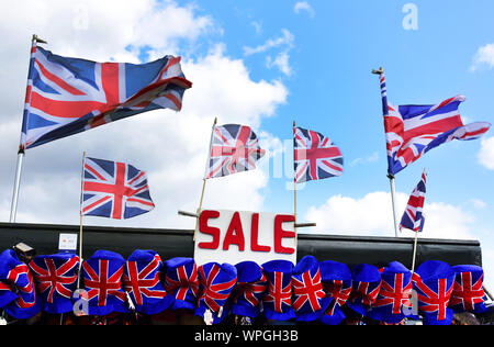 Londres, Royaume-Uni. 08Th Sep 2019. Le signe 'SALE' se bloque sur un stand de souvenirs. Credit : Waltraud Grubitzsch/dpa-Zentralbild/ZB/dpa/Alamy Live News Banque D'Images