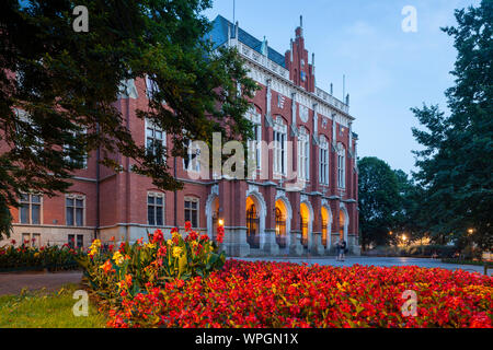 Soirée d'été au bâtiment de l'université de Cracovie, Pologne. Banque D'Images