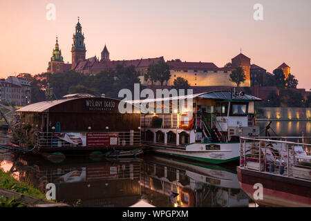 L'aube au Château Royal de Wawel à Cracovie, Pologne. Banque D'Images