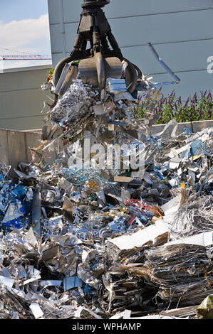 Griffe grue bras en ferraille Banque D'Images