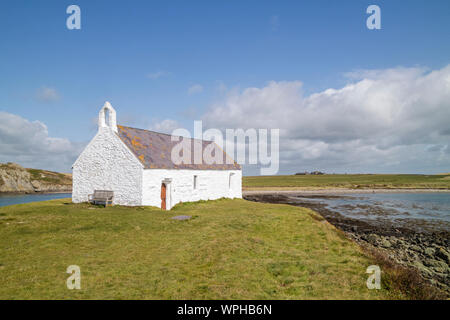 L'église Saint Cwyfan Llangwyfan à connue comme l'Église dans la mer en raison de l'être coupé de la terre ferme à marée haute, Anglesey, au nord du Pays de Galles, Royaume-Uni Banque D'Images