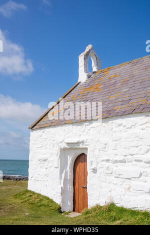 L'église Saint Cwyfan Llangwyfan à connue comme l'Église dans la mer en raison de l'être coupé de la terre ferme à marée haute, Anglesey, au nord du Pays de Galles, Royaume-Uni Banque D'Images