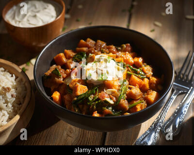 Curry de patates douces et d'amandes Banque D'Images