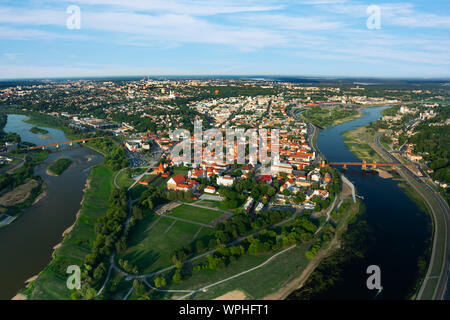 Vue aérienne de la ville de Kaunas, capturés au cours de vol en montgolfière en Lituanie. Banque D'Images