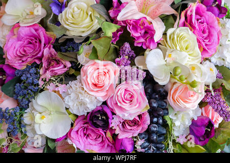 Bouquet de fleurs diverses. Concept de la Saint-Valentin. Banque D'Images