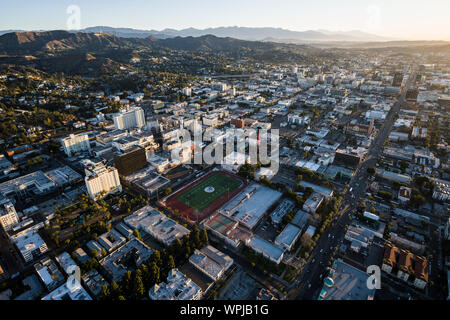 Los Angeles, Californie, USA - 20 Février 2018 : aerial view of matin de Sunset Blvd près de Highland Av dans le sud de la Californie. Banque D'Images