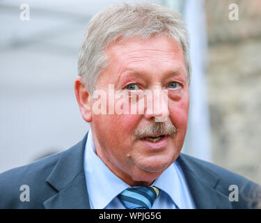 Westminster, London, 09th Sep 2019. Sammy Wilson, député fédéral de DUP est Altrim, sur College Green aujourd'hui, à la veille d'une journée de débats cruciaux sur ce qui est potentiellement le dernier jour Le Parlement siège pendant plusieurs semaines. Credit : Imageplotter/Alamy Live News Banque D'Images