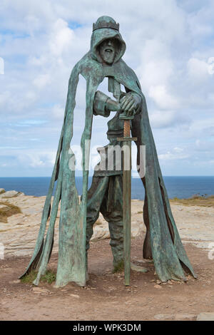 Statue de bronze du roi Arthur, Gallos, au château de Tintagel, Cornouailles du Nord, Angleterre, ROYAUME-UNI Banque D'Images