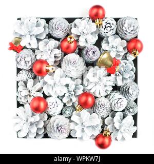 Noël décoration faite de cônes de pin Banque D'Images
