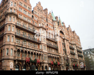 Belle façade de l'hôtel Russel Décorées pour Noël à Londres. 26 décembre 2011. Londres, Angleterre, Europe. La Photographie de rue tourisme voyage Banque D'Images