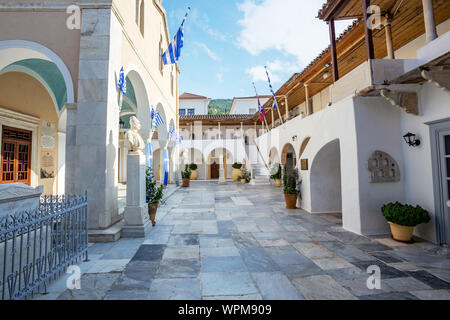 Cour du monastère dans la ville de Hydra Banque D'Images