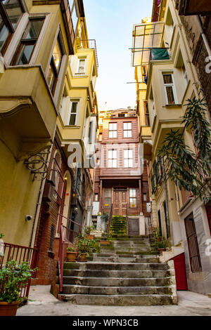 Maisons dans un quartier pauvre de Fatih, Istanbul, Turquie Banque D'Images