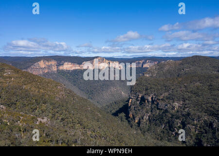 Une photographie aérienne d'une vallée dans les Montagnes Bleues en Nouvelle Galles du Sud, Australie Banque D'Images