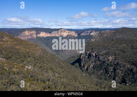 Une photographie aérienne d'une vallée dans les Montagnes Bleues en Nouvelle Galles du Sud, Australie Banque D'Images