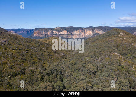 Une photographie aérienne d'une vallée dans les Montagnes Bleues en Nouvelle Galles du Sud, Australie Banque D'Images