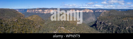 Une photographie aérienne d'une vallée dans les Montagnes Bleues en Nouvelle Galles du Sud, Australie Banque D'Images