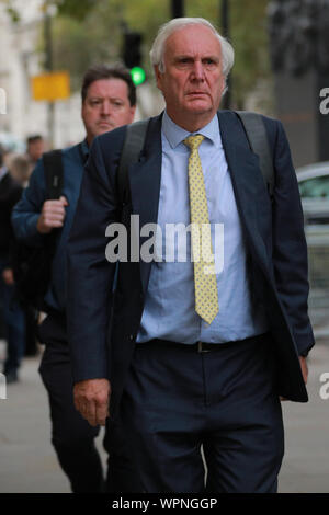 Westminster, London, 09th Sep 2019. Sir Edward Lister, Downing Street, Chef de cabinet du premier ministre Boris Johnson, et stratège politique, marche sur Whitehall à Westminster que les députés ont des débats d'urgence sur Brexit à l'intérieur des maisons du Parlement. Credit : Imageplotter/Alamy Live News Banque D'Images