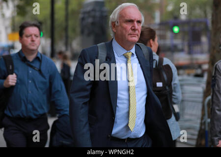 Westminster, London, 09th Sep 2019. Sir Edward Lister, Downing Street, Chef de cabinet du premier ministre Boris Johnson, et stratège politique, marche sur Whitehall à Westminster que les députés ont des débats d'urgence sur Brexit à l'intérieur des maisons du Parlement. Credit : Imageplotter/Alamy Live News Banque D'Images