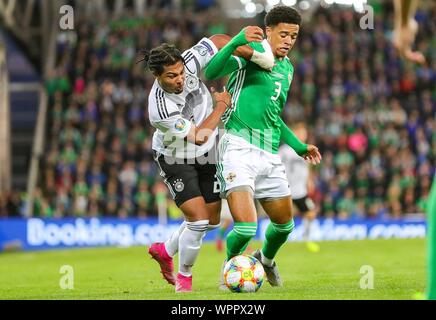 Belfast, Royaume-Uni. 09Th Sep 2019. Belfast, Grossbritannien. 09Th Sep 2019. firo : Football 09.09.2019 Football : Euro, Euro Qualification : l'Irlande du Nord - Allemagne duels, avant l'Allemagne (20) Serge Gnabry acharnés avec l'Irlande du Nord defender Jamal Lewis (3) | dans le monde entier : dpa Crédit/Alamy Live News Banque D'Images