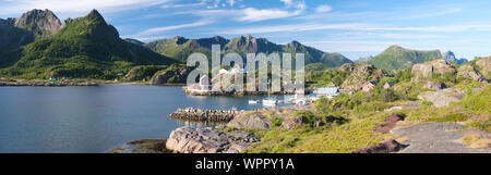 Panorama du village de pêcheurs sur lofotens, la Norvège, par antenne, panorama, vacances Banque D'Images