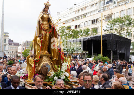 'Tour du Saint Cordon" un défilé de la fête de la chapelle Notre-Dame du Saint-Cordon (Notre Dame du Saint cordon ou le cordon ou thread) à travers la ville. Banque D'Images