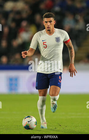 KCOM Stadium, Hull, Angleterre ; moins de 21 européens de qualification Championnat ;, UK. Sep 9, 2019. U21 U21 vs Kosovo Ben Godfrey (5) de l'Angleterre U21 s'exécute avec la balle Crédit : David Greaves/News Images images Ligue de football anglais sont soumis à licence DataCo Crédit : News Images /Alamy Live News Banque D'Images