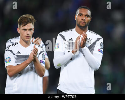 La jubilation finale : Joshua Kimmich (Allemagne)/l. Et Jonathan Tah (Allemagne)/r. GES/football/Qualification EURO : l'Irlande du Nord - Allemagne, 09.09.2019 Football/soccer : qualificatifs européens : l'Irlande du Nord contre l'Allemagne, à Belfast, le 9 septembre 2019 | dans le monde d'utilisation Banque D'Images