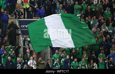 Belfast, Royaume-Uni. 09Th Sep 2019. Football : Championnat d'Europe, qualification phase Groupe, Groupe C, 6ème journée : l'Irlande du Nord - L'Allemagne au Windsor Park Stadium. Fans de l'Irlande du Nord dans les stands. Crédit : Christian Charisius/dpa/Alamy Live News Banque D'Images