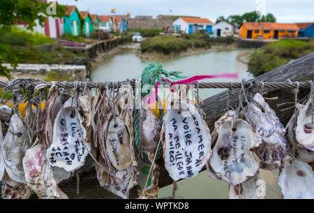 Ile d'Oléron, France - 10 mai 2019 : faire un voeu sur le pont des rêves dans le Chateau-d'Oleron sur l'Ile d'Oléron en France Banque D'Images