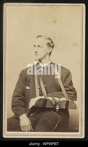 Le Major-général William Francis Bartlett de Co. I, 20e Régiment d'infanterie du Massachusetts, 49e Régiment d'infanterie du Massachusetts, et 57e Régiment d'infanterie du Massachusetts en uniforme avec le bras en écharpe] / Dewey's Gallery, 47, rue du Nord, Pittsfield, masse Banque D'Images