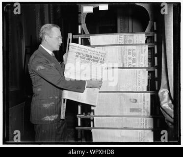 Affichage de l'homme première page de journal d'enregistrement de Philadelphie à partir de Septembre 21, 1939 Banque D'Images