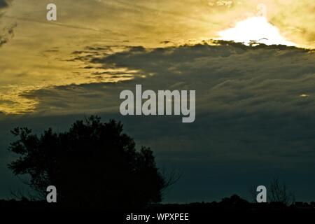 Orage bâtiment à la lumière du soleil couchant, Canyon, Texas. Banque D'Images