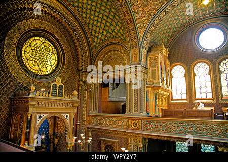 L'influence mauresque de l'intérieur de la Synagogue Espagnole de Prague en République tchèque. Banque D'Images