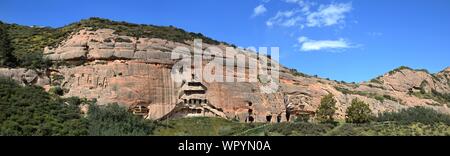 L'une des petite grotte temple à Matisi, le Horse Hoof Temple, près de ville de Zhangye dans la province du Gansu en Chine. Banque D'Images