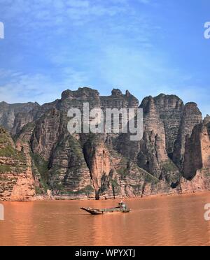 Le barrage de Liujiaxia endroit pittoresque près de la grotte de Bingling avec beaucoup de formations rocheuses le long du fleuve Jaune, la province de Gansu, en Chine. Banque D'Images