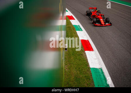 Monza, Italie. 07Th Nov, 2019. La Scuderia Ferrari pilote Monégasque Charles Leclerc fait concurrence au cours de la troisième session de la pratique de l'Italien Grand Prix de F1 à l'Autodromo Nazionale di Monza. Credit : SOPA/Alamy Images Limited Live News Banque D'Images