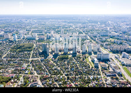 Photographie aérienne d'un quartier résidentiel à Minsk, en Biélorussie. quartier résidentiel de drone view Banque D'Images