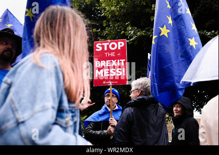 Londres, Royaume-Uni. 09Th Sep 2019. Anti-Brexit militants manifester devant le Palais de Westminster à Londres le jour de la prorogation de la session parlementaire, qui verra l'activité parlementaire suspendu jusqu'à la mi-octobre. Credit : SOPA/Alamy Images Limited Live News Banque D'Images