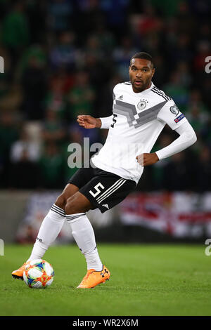 Belfast, Royaume-Uni. 09Th Sep 2019. Football : Championnat d'Europe, qualification phase Groupe, Groupe C, 6ème journée : l'Irlande du Nord - L'Allemagne au Windsor Park Stadium. Jonathan Tah de Allemagne en action. Crédit : Christian Charisius/DPA - NOTE IMPORTANTE : en conformité avec les exigences de la DFL Deutsche Fußball Liga ou la DFB Deutscher Fußball-Bund, il est interdit d'utiliser ou avoir utilisé des photographies prises dans le stade et/ou la correspondance dans la séquence sous forme d'images et/ou vidéo-comme des séquences de photos./dpa/Alamy Live News Banque D'Images