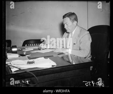 Peut obtenir poste de contrôleur général. Washington, D.C. le 18 août. Charles M. Galloway, actuellement avocat du General Accounting Office, est soupçonné d'avoir l'intérieur de la piste pour le poste de contrôleur général a récemment laissé vacant par John R. McCarl, dont la durée de 15 ans a expiré. Galloway, un ancien journaliste de Columbia, S.C., a été membre de l'United States Civil Service Commission 1913-19 sous le président Woodrow Wilson Banque D'Images