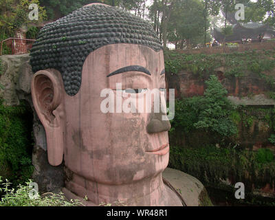 Le Sichuan, Shanghai, Chine. 10 Sep, 2019. ¯SichuanÃ Â¼Å'CHINE-Grand Bouddha de Leshan, également connu sous le nom de Bouddha Lingyun, est situé sur la rive est de la rivière Minjiang de Leshan, province du Sichuan. Bouddha de Leshan a été creusé au cours de la première année de la dynastie des Tang Kaiyuan (713), achevée en Zhenyuan dix-neuf ans (803), d'une durée d'environ 90 ans. Il fait partie du patrimoine mondial, culturel et naturel, le mont Emei - Bouddha de Leshan. Crédit : SIPA Asie/ZUMA/Alamy Fil Live News Banque D'Images