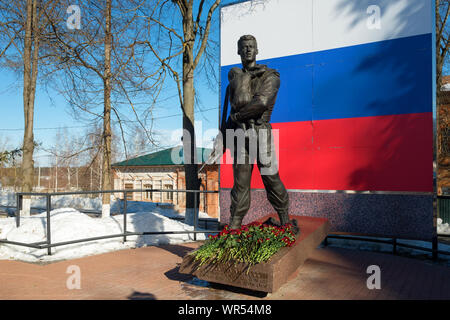 Nouvelle vie de village, dans la région de Moscou, Russie - le 28 mars 2019 : Monument à tous les soldats des forces spéciales, les soldats de la Russie qui est mort dans l'exercice de mi Banque D'Images