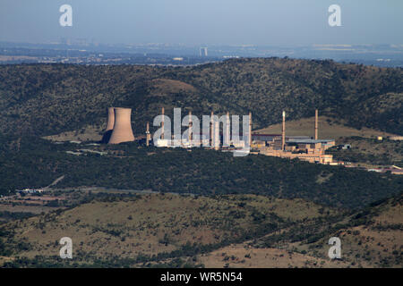 Vue aérienne de la banlieue entourant Hartebeespoort Dam, Afrique du Sud Banque D'Images