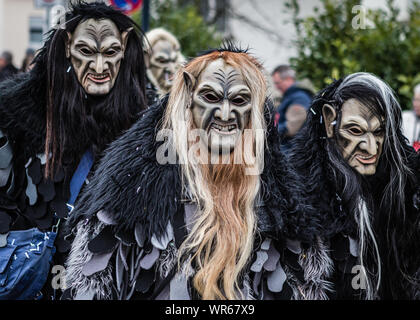 Rottenburg, Bade-Wurtemberg, Allemagne. Le 4 février 2018. Fasnet carnaval à Rottenburg historique, Bade-Wurtemberg, Allemagne. Banque D'Images