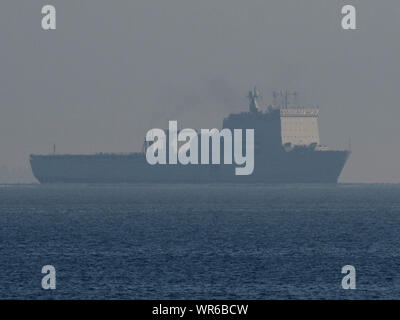 Sheerness, Kent, UK. 10 Septembre, 2019. Auxiliaire de la Flotte royale navire 'la baie de Lyme' aperçoit au large de Sheerness, Kent vu ce matin dans la brume matinale car il part pour Londres. Appel de demandes la baie de Lyme est assistant à Londres la semaine d'expédition internationale. La Defence & Security Equipment International (DSEI) Show est aussi sur d'Excel. Credit : James Bell/Alamy Live News Banque D'Images