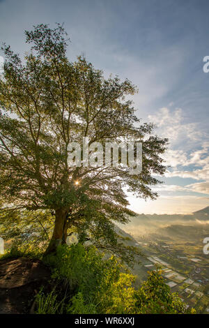 Bali 2019. lever du soleil à Pinggan Village Banque D'Images