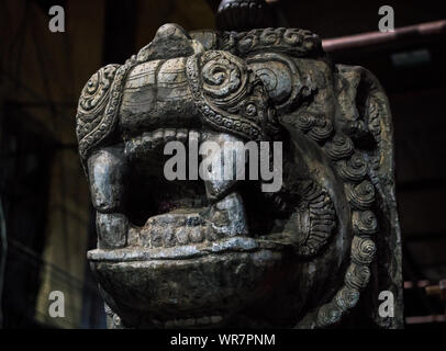 Tête de Lion en dehors de Basantapur temple à Durbar Square à Katmandou, Népal Banque D'Images