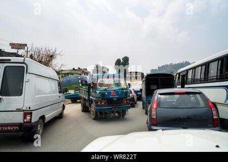 Traffic chaotique à Katmandou, Népal Banque D'Images