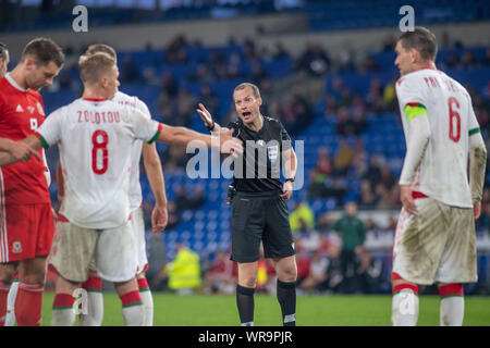 Cardiff, Royaume-Uni. 09Th Sep 2019. Cardiff - Royaume-Uni - 9 septembre : Pays de Galles v Bélarus match amical à Cardiff City Stadium. Sean William Collum arbitre de l'Ecosse. Utilisez uniquement la rédaction Crédit : Phil Rees/Alamy Live News Banque D'Images